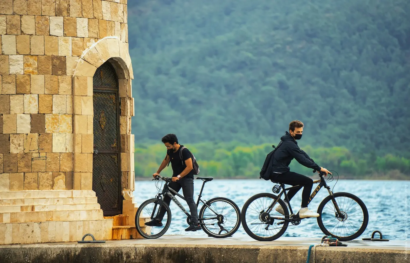 Hub Motor vs. Mid-Drive E-Bikes for Commuting: Hills, Maintenance and Cost