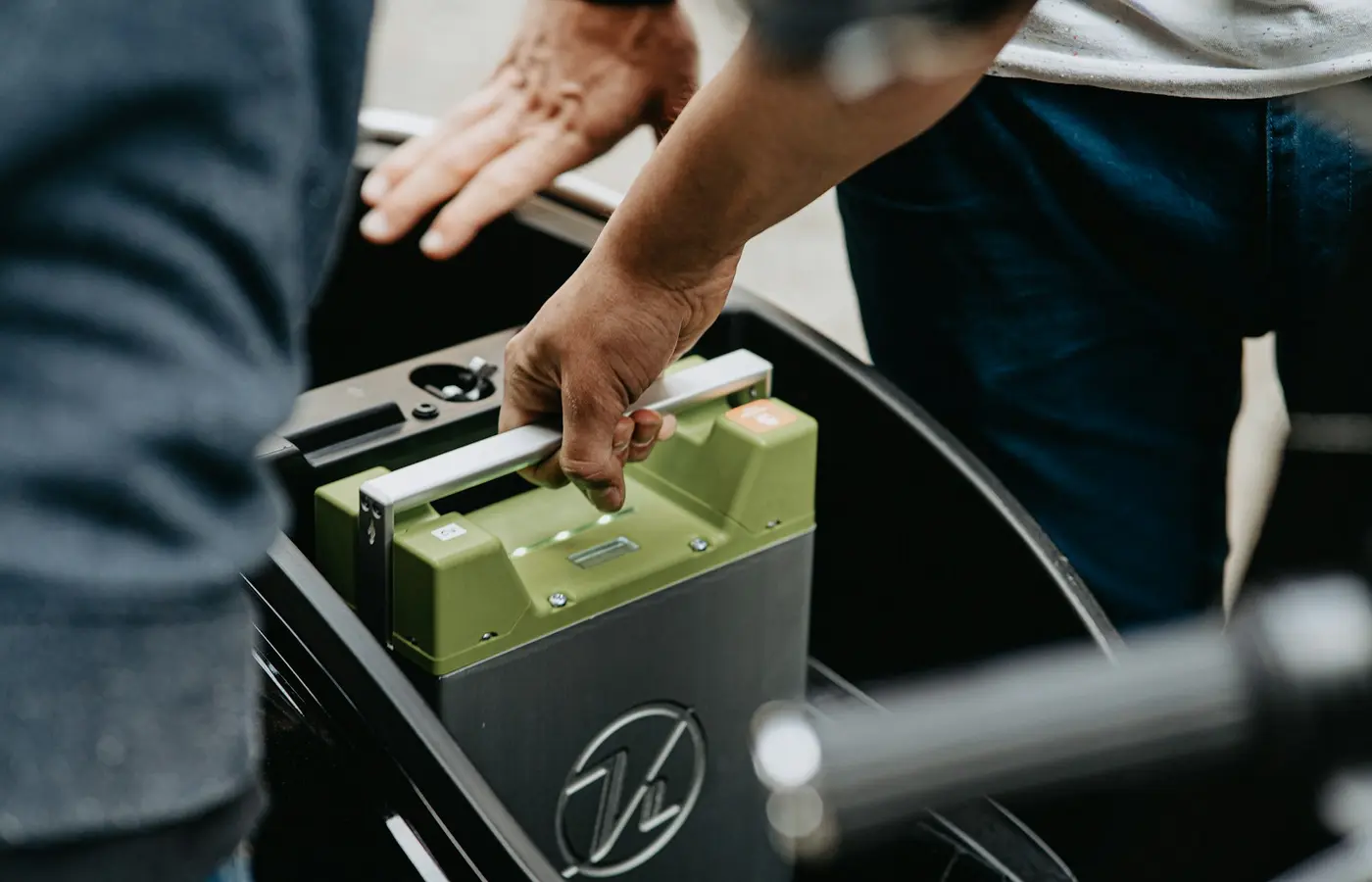 Removable vs. Integrated E-Bike Batteries: Charging, Security and Service Tradeoffs