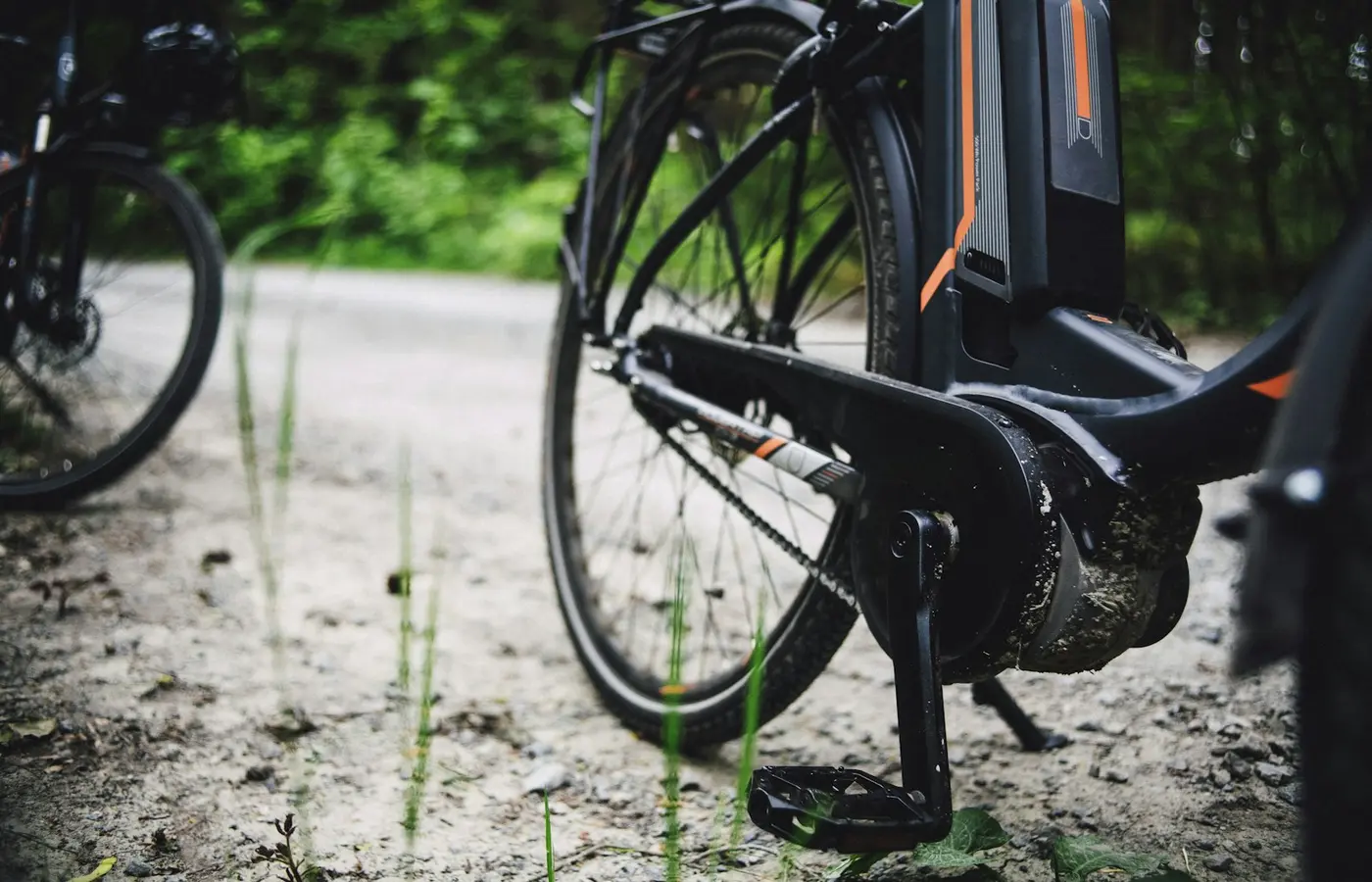 E-Bike Torque Sensor vs. Cadence Sensor: How Assist Feels and Responds